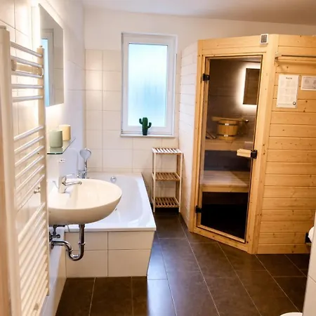 Seeurlaub Müritz - Pinus Eg Mit Sauna, Nur 300 M Zum Röbel